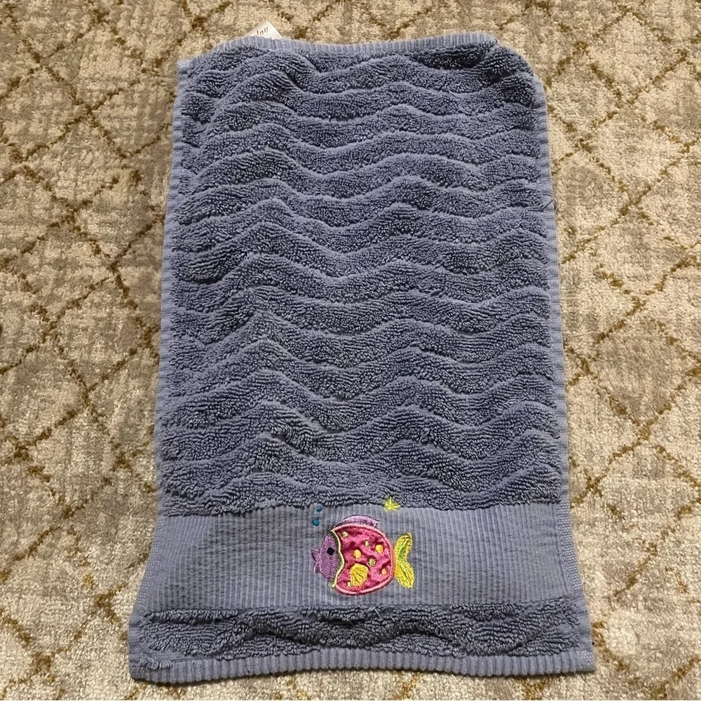 SET Of 2 Saturday KNIGHT VTG Blue FISH Embroidered FINGERTIP Hand TOWEL 16”x10”